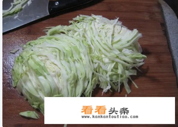 素炒饼丝圆白菜做法？