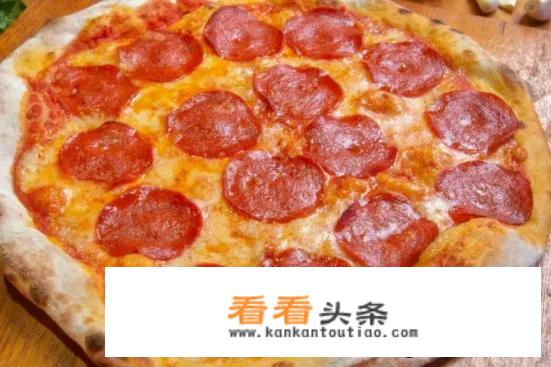 现成披萨坯子烤箱做法？