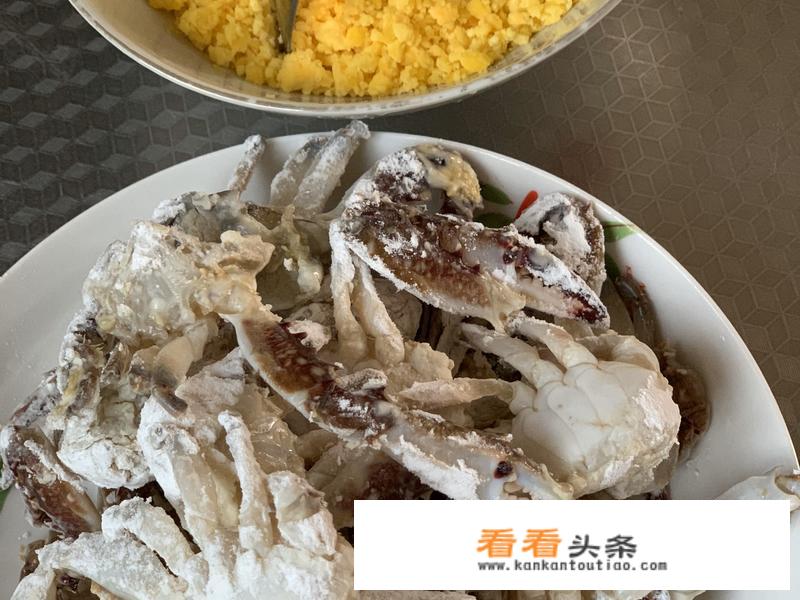 梭子蟹炒蛋黄的家常做法？