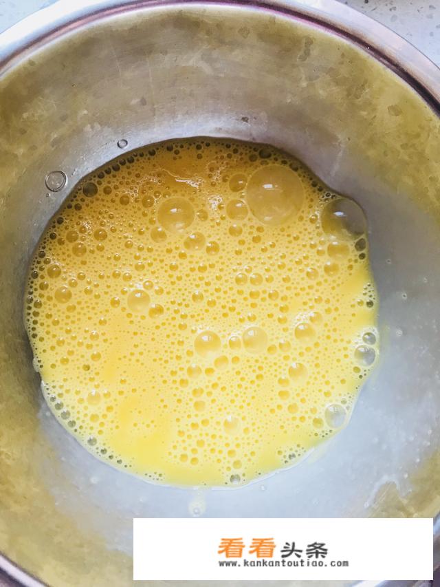 面粉葱花鸡蛋饼怎么做？