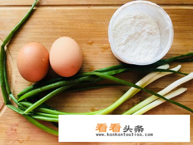 面粉葱花鸡蛋饼怎么做？