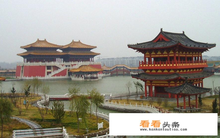 广州塔游玩限制时间吗?可以带吃的进去吗？