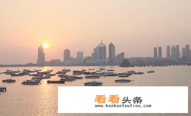 世界旅游历史发展大致可分为哪几个时期?近代旅游与古代旅游相比较，有哪些不同特征？
