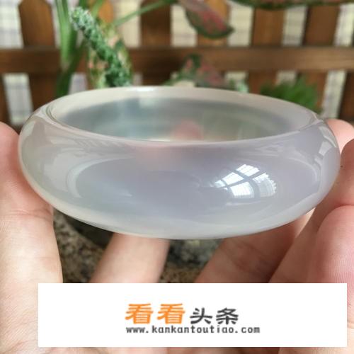 世界上最贵的缠丝玛瑙？