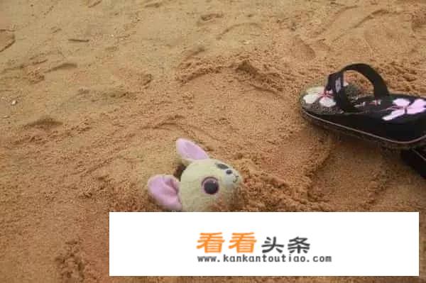 近日北京双胞胎到青岛溺亡引人深思，那么到海边游玩有哪些安全事项需要注意呢？
