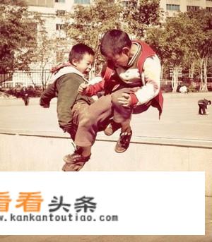你小学时代的学校霸王现在混的怎么样了？