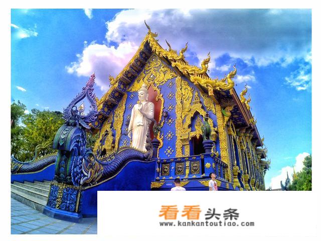 我想独自去旅游就背一个背包要装些什么东西？