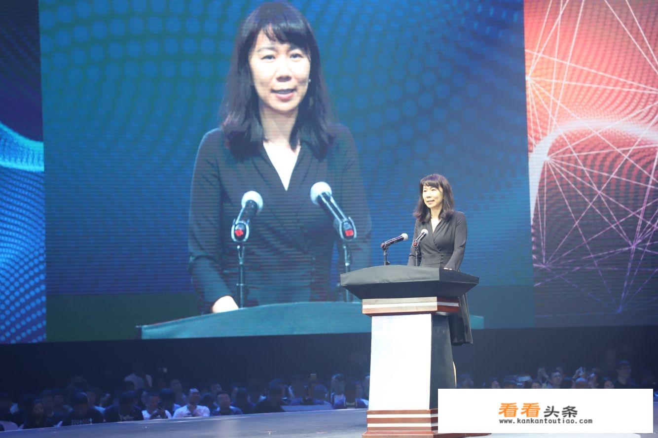 为什么首届全球文旅创作者大会选择在信阳举行？信阳在文化和旅游方面有什么特色？