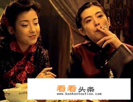 叶忘昔女扮男装多少年？