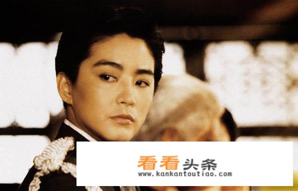 叶忘昔女扮男装多少年？