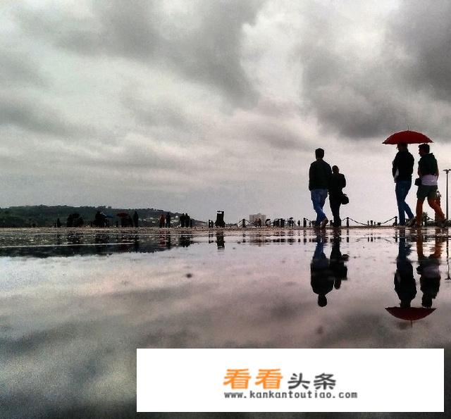 外出旅游，带什么小饰物、小物件在身边，拍照时更有格调和特色？