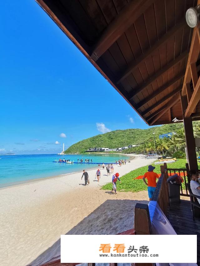 想过年期间去海南旅游，想问一下机票总费用要多少钱？