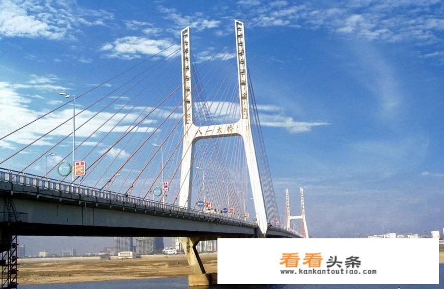 国庆假期，情侣5-6天国内旅游，有哪些地方推荐？不要去人很多。谢谢？
