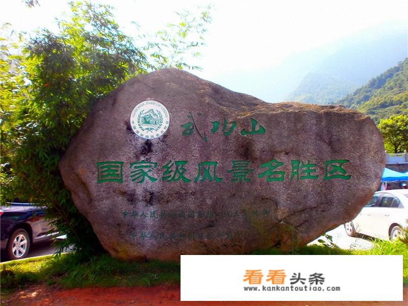 国庆假期，情侣5-6天国内旅游，有哪些地方推荐？不要去人很多。谢谢？