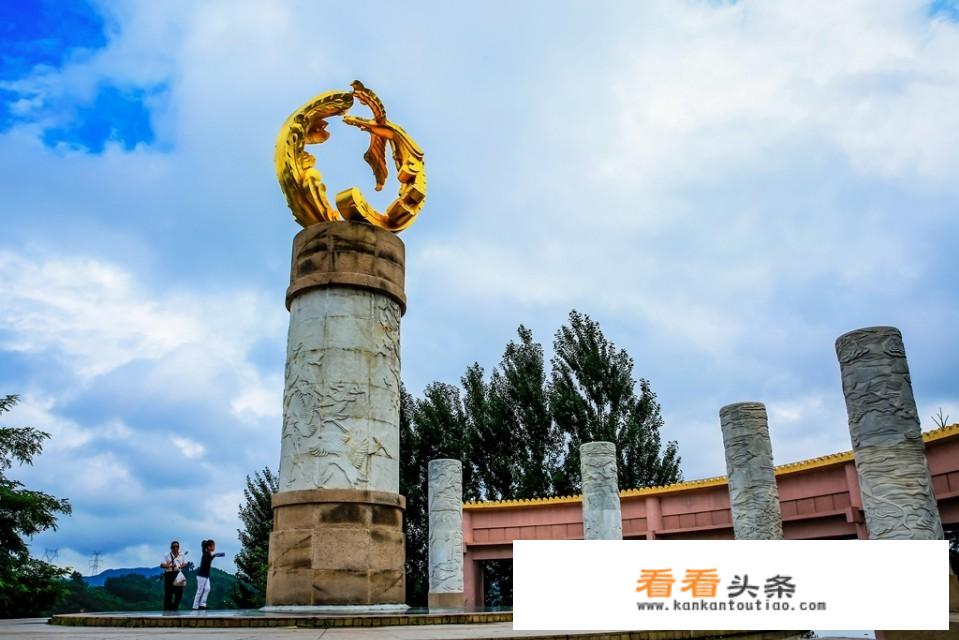 有没有适合暑假带孩子一起去的亲子旅行，更好是在林区或山区？