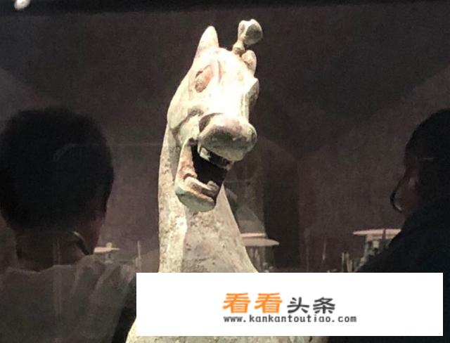 正愁没人教天上掉下个粘豆包出处？