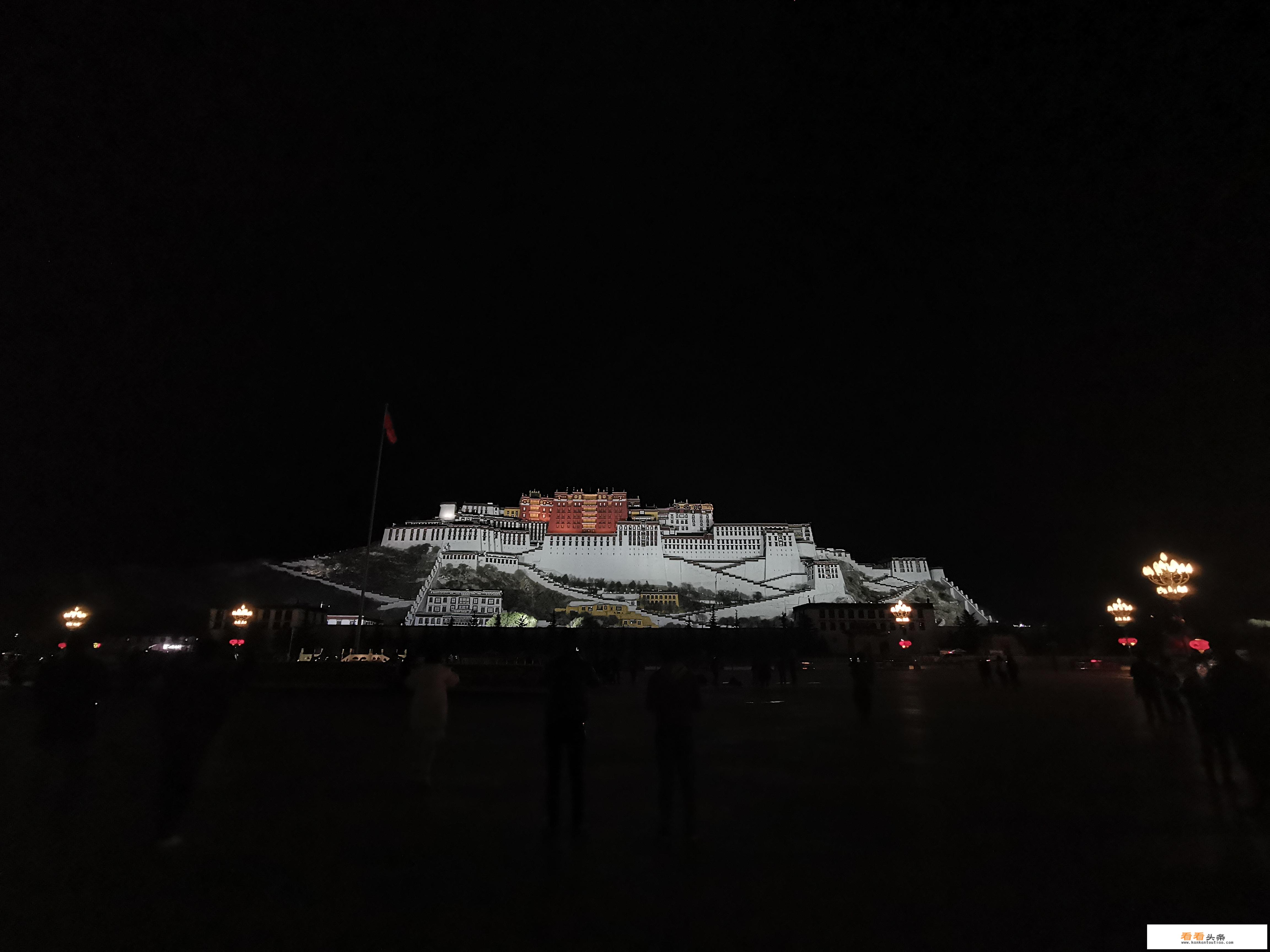 求教下大家， *** 旅游景点都有哪些？有哪些小吃和特产？