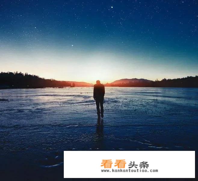 我单身,49岁了,离婚十年了,现在总觉的一个人孤独,想找老伴过完余生,我该怎么？