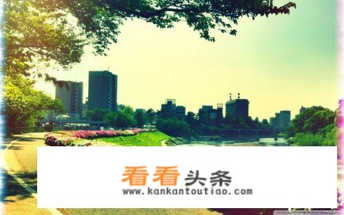 出去旅游订酒店需不需要付钱？