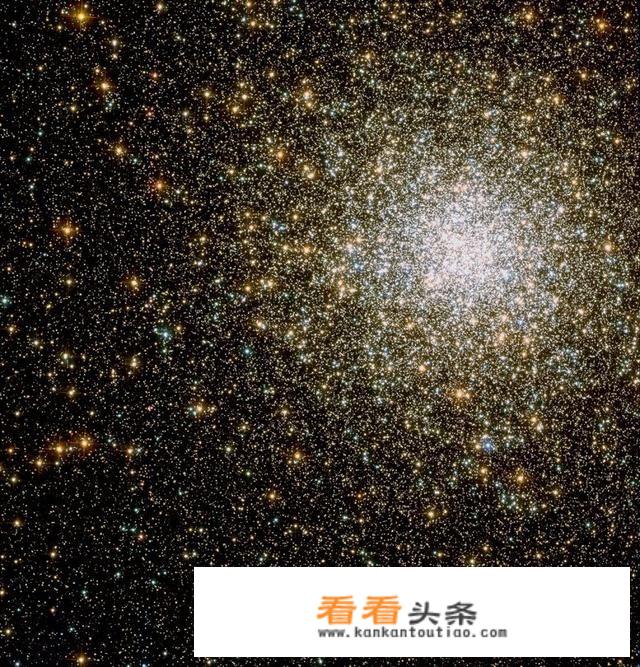 在浩瀚的宇宙中繁星密布，各个星球都在发光，那么地球是否也发光？