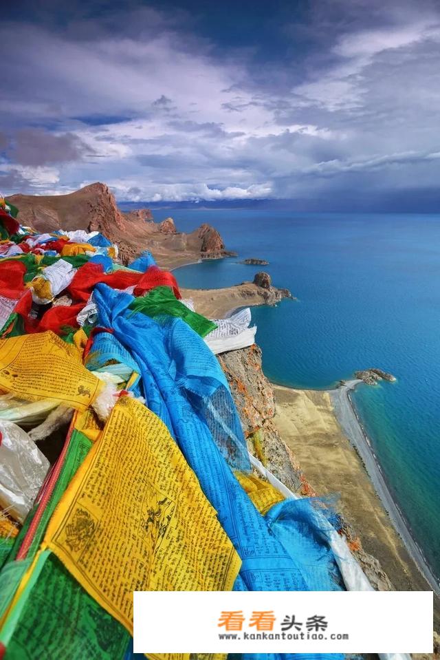  *** 和新疆哪个比较适宜旅游？