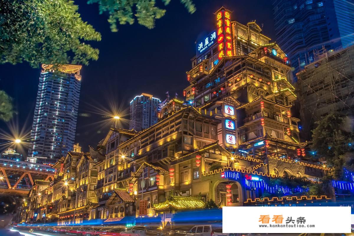 一些重庆出租车司机说洪崖洞要门票，积极推荐游客去买游船通票，去朝天门玩，这是为什么？