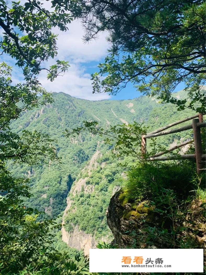 出去旅游，住在牛背梁秦岭山寨，怎么登山？有何攻略？
