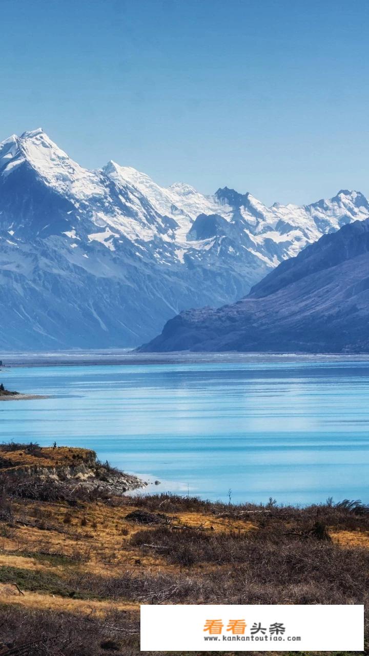 现在人们生活水平提高了，如果出国旅游的话，要注意哪些事项？