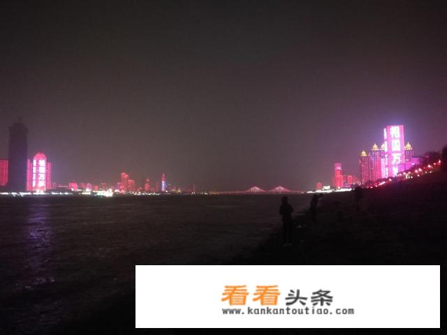 为什么有人说重庆是只适合旅游，不适合工作和生活的城市？