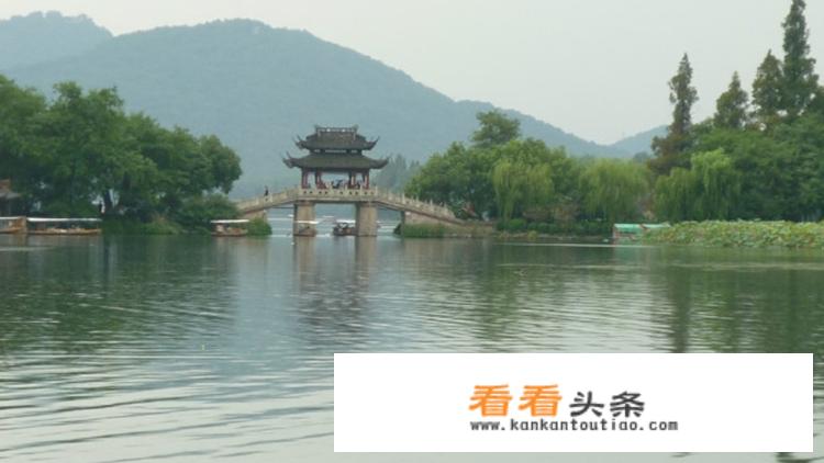 带老人孩子杭州两日游，怎么安排行程？