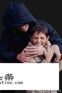在动车上有个陌生人，你们一起聊天，对方聊的都是国外的奇闻趣事，你会不会很向往？