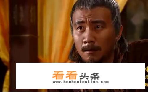 穿越架空小说，女主在江湖和朝廷有多重身份，有绝世容貌。男主是皇上。女主成为了皇后，独宠后宫，一对一？
