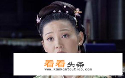 穿越架空小说，女主在江湖和朝廷有多重身份，有绝世容貌。男主是皇上。女主成为了皇后，独宠后宫，一对一？