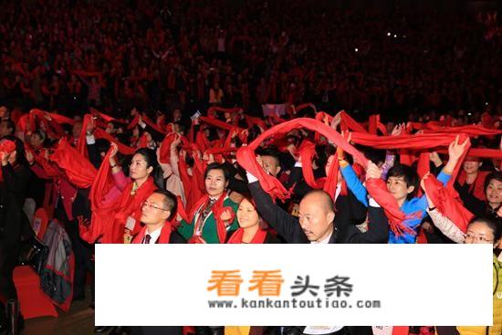一个男人经常旅游打卡说明什么？