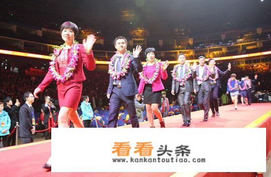 一个男人经常旅游打卡说明什么？