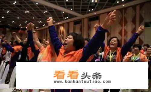 一个男人经常旅游打卡说明什么？