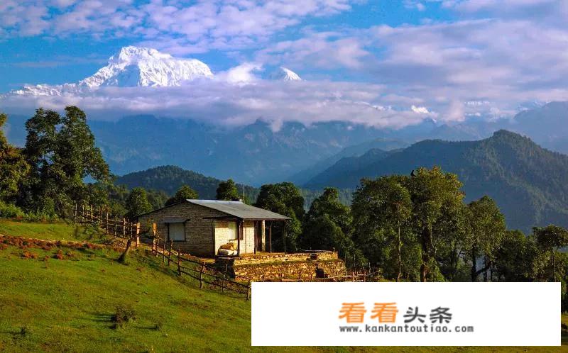 我们常说的“旅游圣地”或“旅游胜地”哪个说法是正确的？