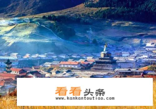到甘南旅行穿什么颜色衣服好看？