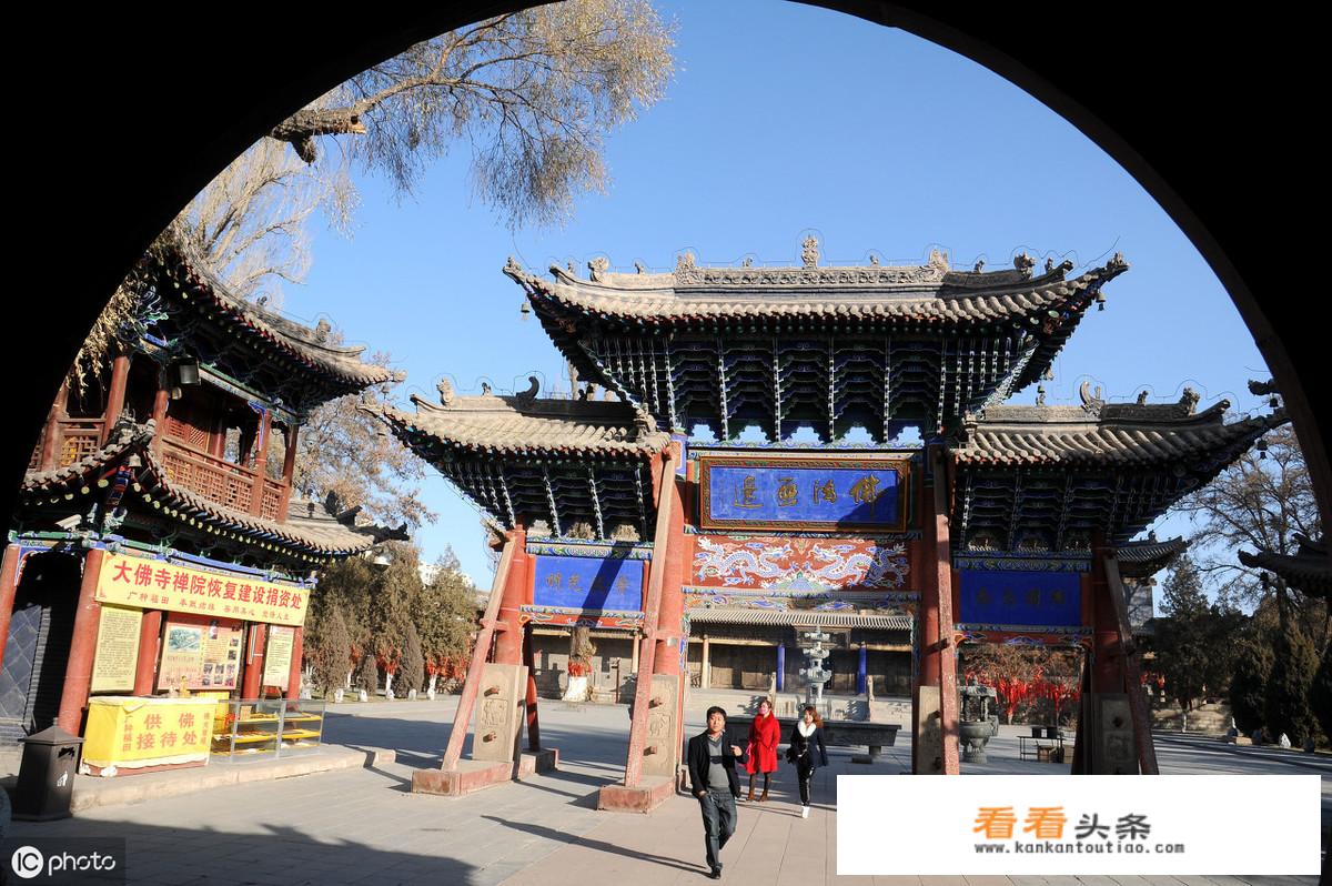 九月份想去张掖住几天，玩玩周边景区，有好的推荐吗？有当地旅游团可以推荐吗？