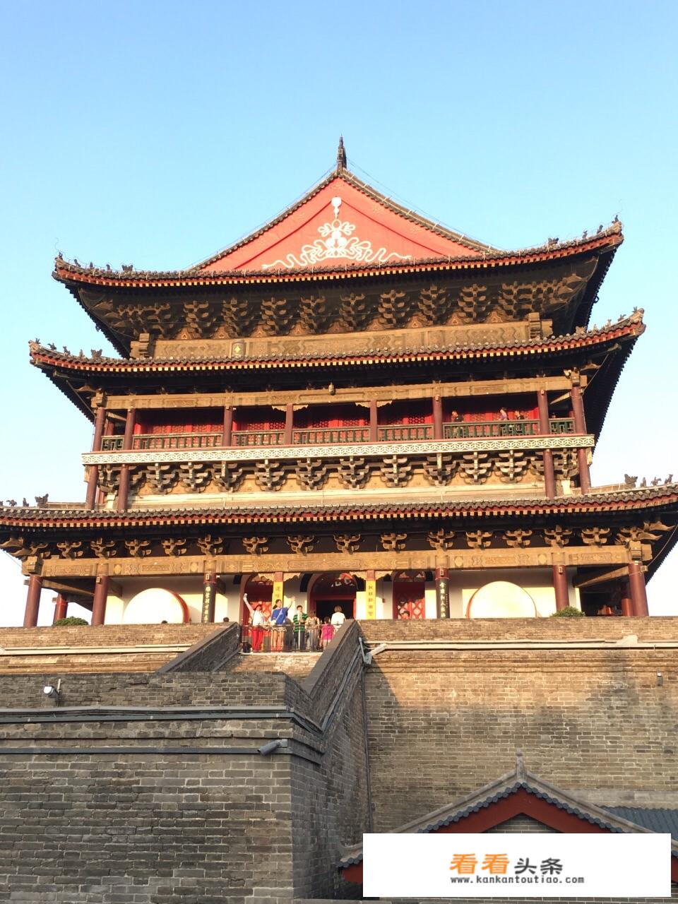 西安钟楼鼓楼怎么游玩？