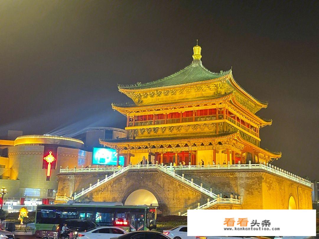 西安钟楼鼓楼怎么游玩？