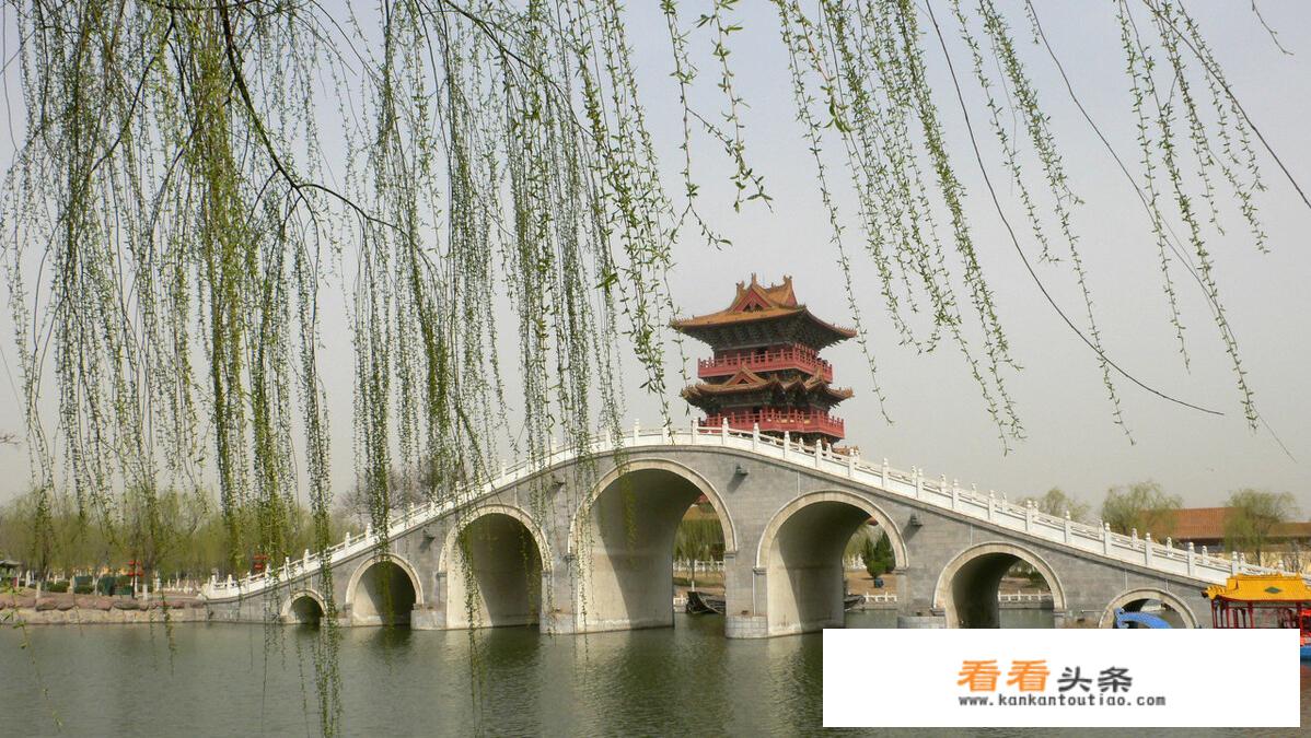 河南宝泉秘境，八里沟和云台山一个地吗？