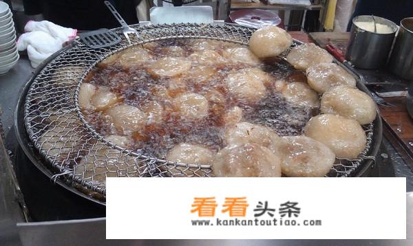 《千与千寻》里面千寻爸妈偷吃的好吃的都是什么？