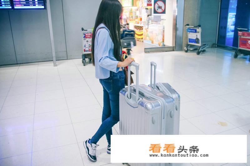 去泰国开通国际漫游还是买手机卡？