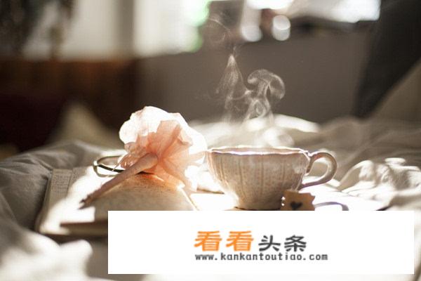 静待一世花开盼你叶落归来的意思？
