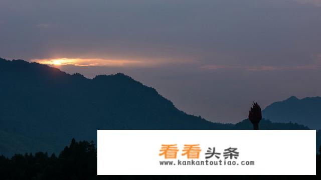 红色主题有什么新颖的旅游名称？