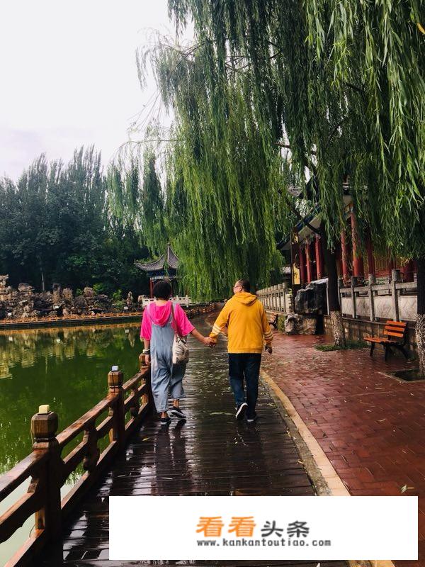 出去旅游用什么装衣服方便？