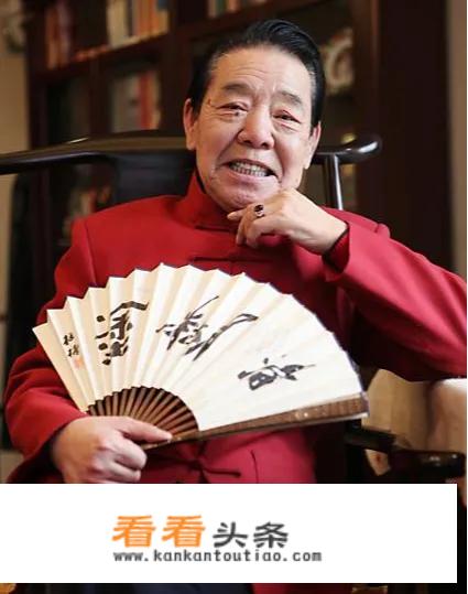 单田芳先生在评书中经常用到的口头禅或者定场诗有哪些？