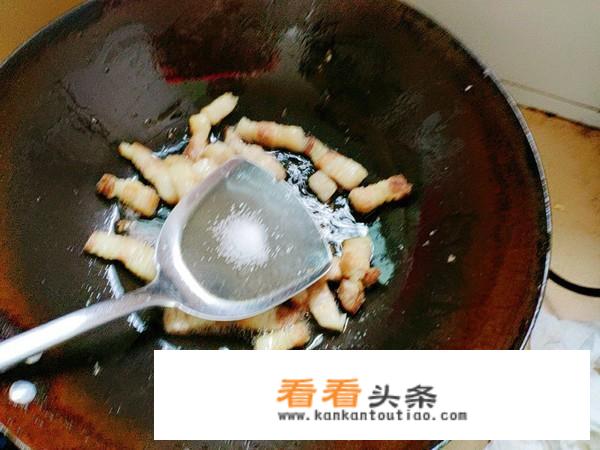 五花肉炒青椒的家常做法？