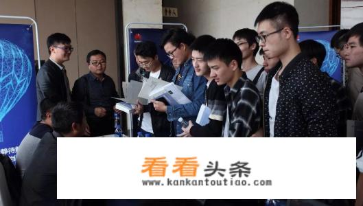 请问大家，能不能给我讲一下进入华为公司的条件，华为的薪资情况福利，谢谢？